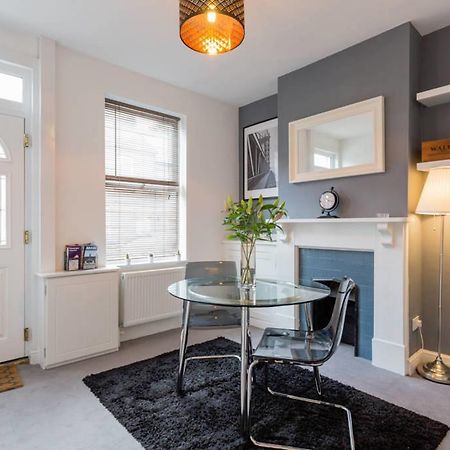 Ashton House - Stylish 2 Bedroom House, Close To Luton Town Center & Airport ภายนอก รูปภาพ