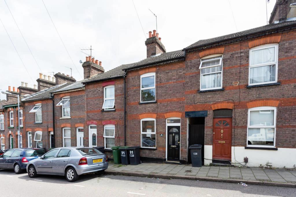 Ashton House - Stylish 2 Bedroom House, Close To Luton Town Center & Airport ภายนอก รูปภาพ