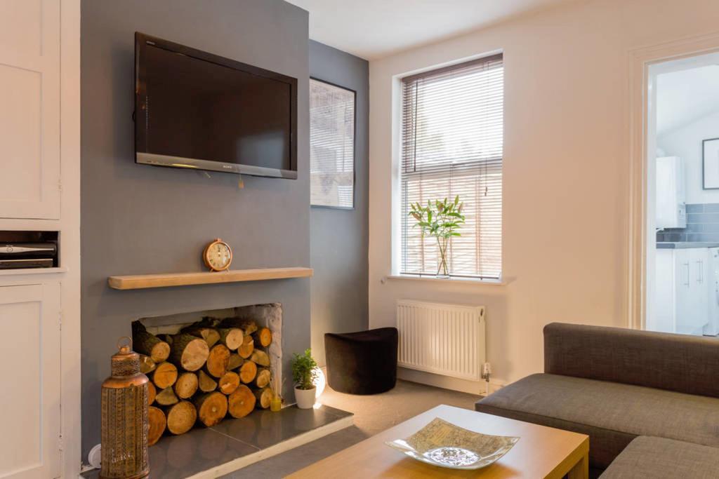 Ashton House - Stylish 2 Bedroom House, Close To Luton Town Center & Airport ภายนอก รูปภาพ