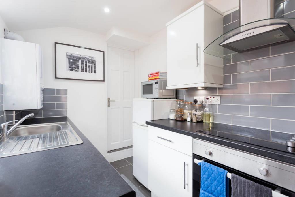 Ashton House - Stylish 2 Bedroom House, Close To Luton Town Center & Airport ภายนอก รูปภาพ