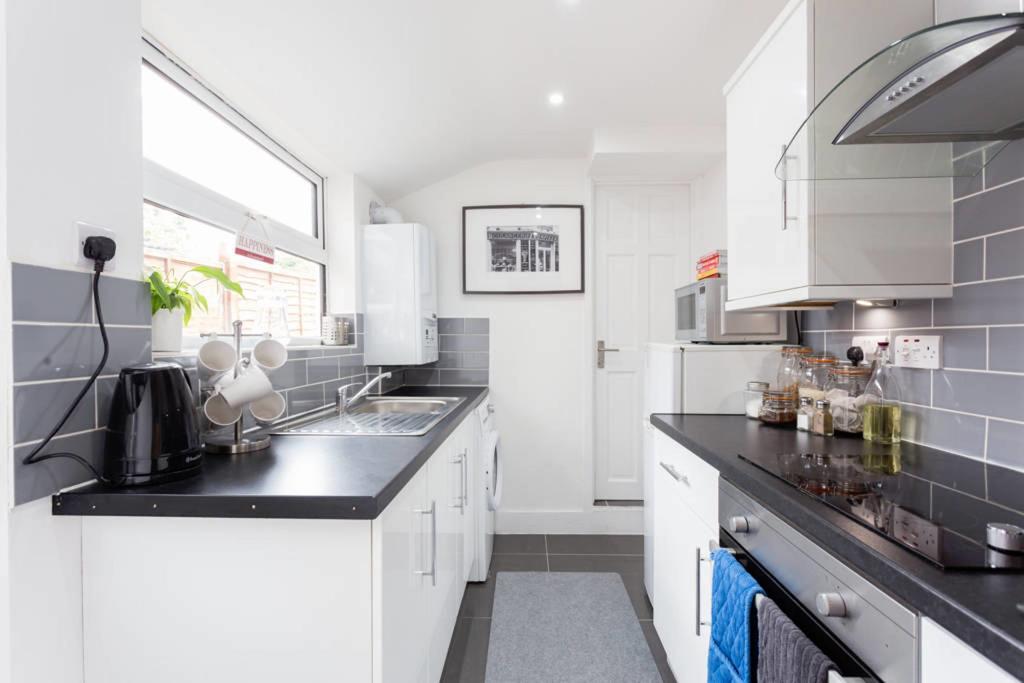 Ashton House - Stylish 2 Bedroom House, Close To Luton Town Center & Airport ภายนอก รูปภาพ