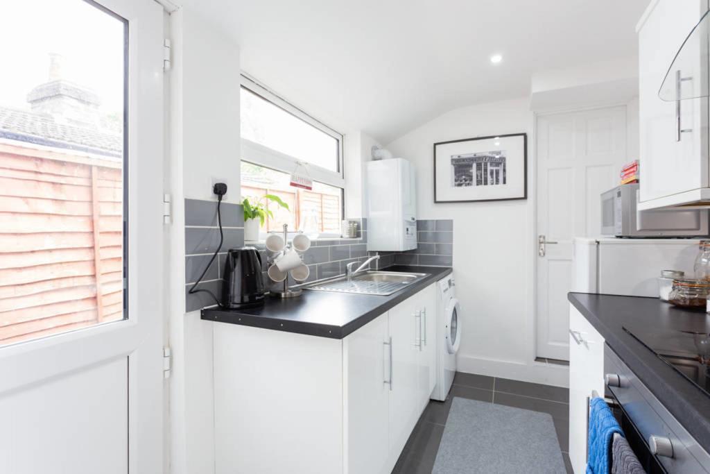 Ashton House - Stylish 2 Bedroom House, Close To Luton Town Center & Airport ภายนอก รูปภาพ