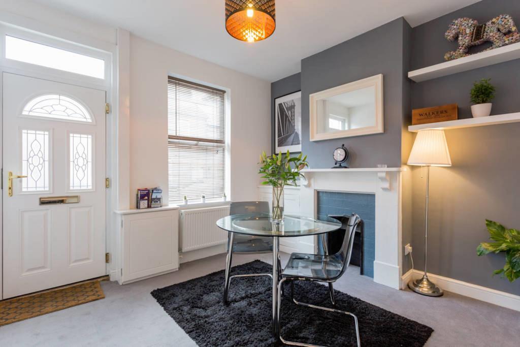 Ashton House - Stylish 2 Bedroom House, Close To Luton Town Center & Airport ภายนอก รูปภาพ