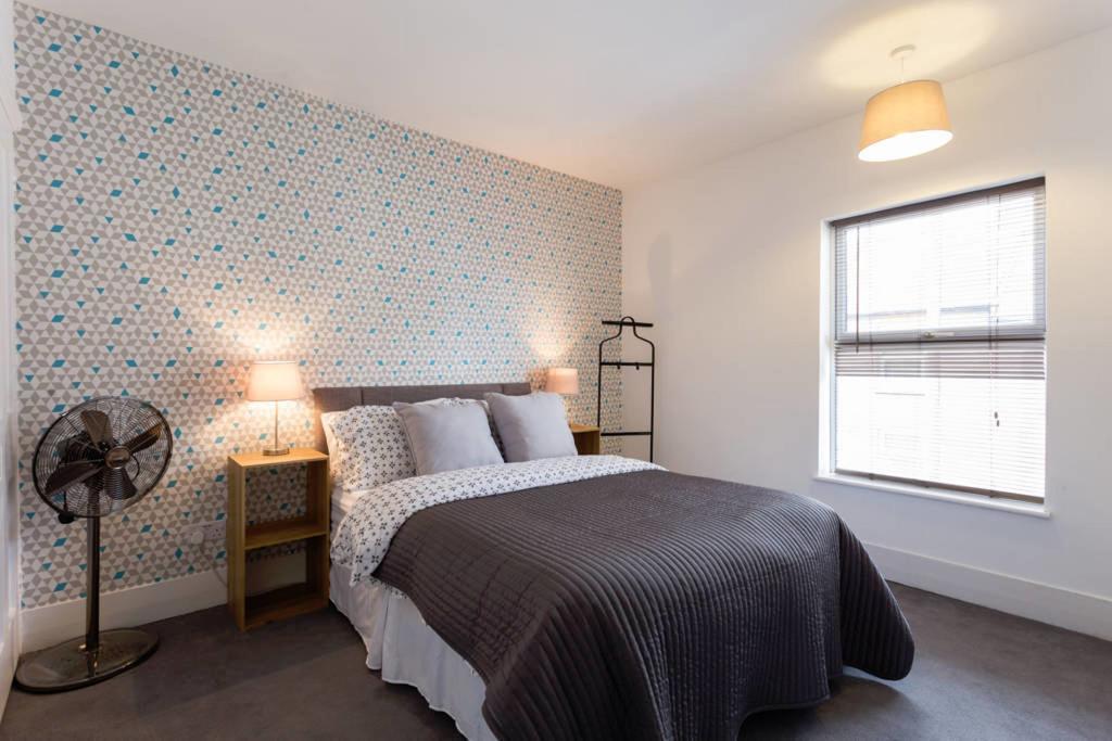Ashton House - Stylish 2 Bedroom House, Close To Luton Town Center & Airport ภายนอก รูปภาพ